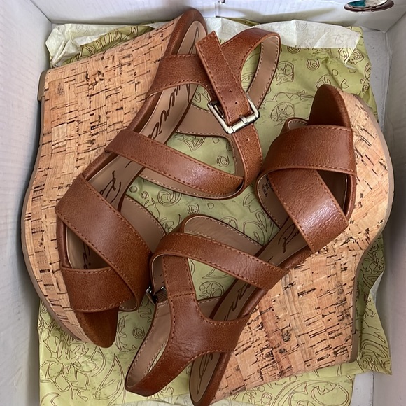 American Rag Rachey Cognac Wedge - Picture 2 of 3